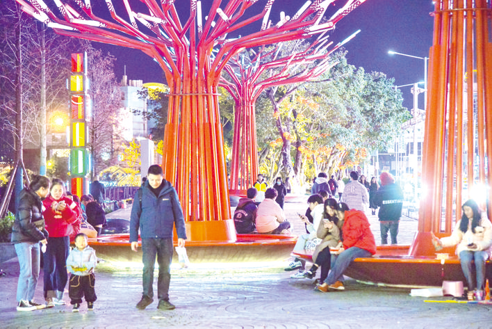 迎春灯饰上线 节日氛围渐浓(图1)