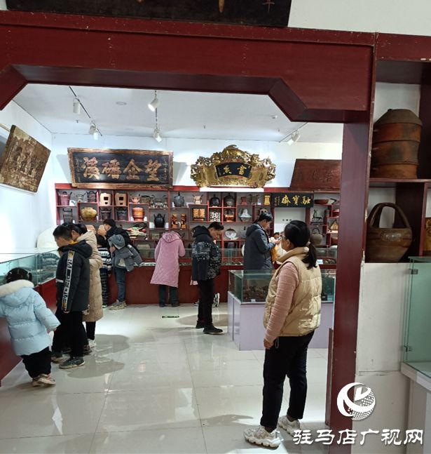 迎新春 平舆民俗文化博物馆人气旺(图2)