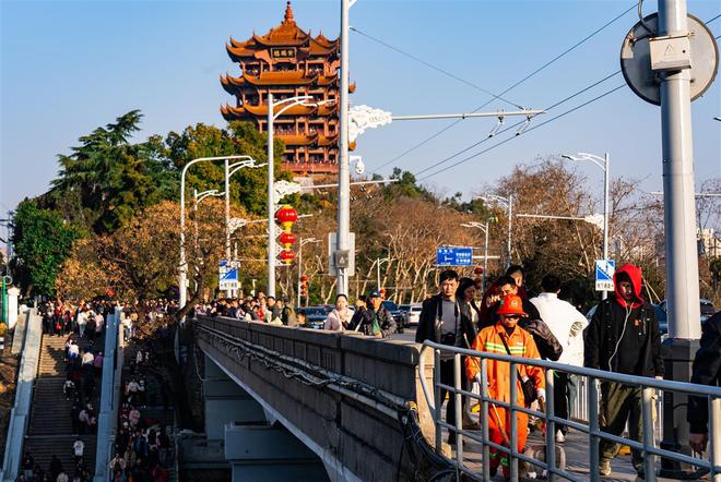 武汉武昌城管：春节坚守就是最浓的“年味”(图1)