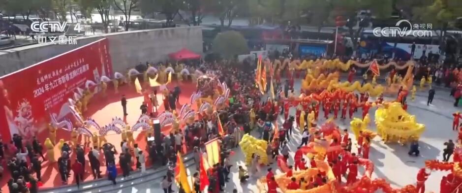 民俗“踩街”闹新春、博物馆里过大年 各地旅游市场火热 文化氛围拉满(图4)
