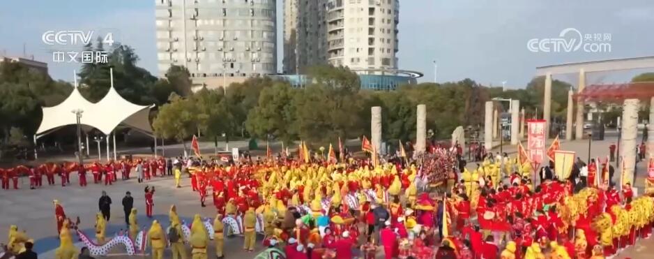 民俗“踩街”闹新春、博物馆里过大年 各地旅游市场火热 文化氛围拉满(图3)