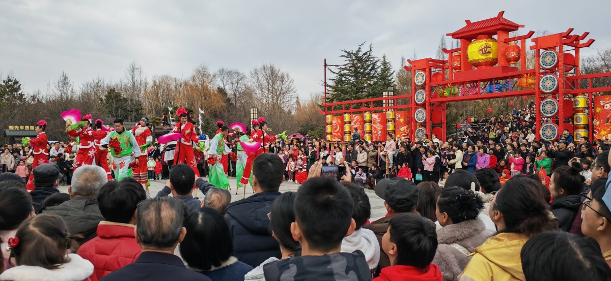 人气爆棚！春节假期洛阳三大公园接待游客7138万人次(图1)