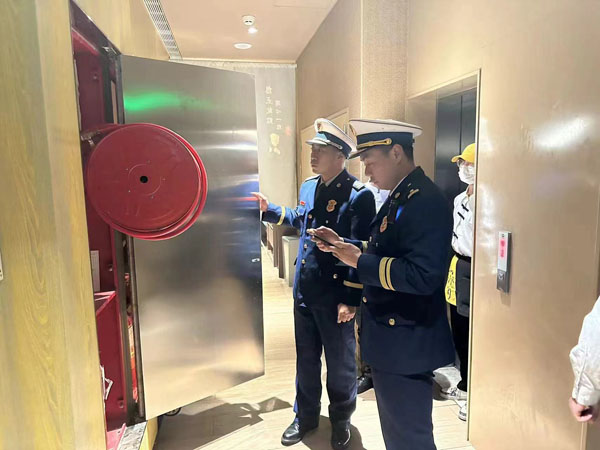 浦东消防开展“3·15”消防产品专项整治行动(图1)