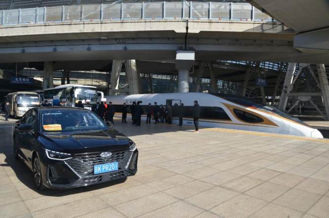 奇瑞艾瑞泽8成为2024两会用车圆满护航代表出行、(图3)