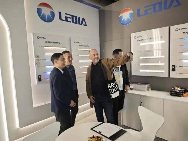 聚焦2024 法兰克福照明展速览照明企业的精彩瞬间！(图28)
