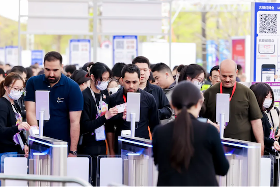 古镇灯博会圆满落幕千亿产业集群展现国际影响力(图1)