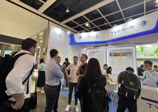 香港国际春季灯饰展盛大举行各企业产品亮点精彩呈现(图7) 香港国际春季灯饰展盛大举行各企业产品亮点精彩呈现(图7)