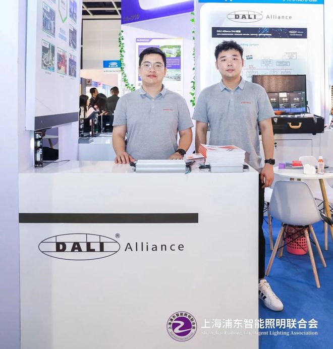 香港国际春季灯饰展盛大举行各企业产品亮点精彩呈现(图5) 香港国际春季灯饰展盛大举行各企业产品亮点精彩呈现(图5)
