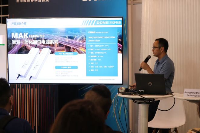 香港国际春季灯饰展盛大举行各企业产品亮点精彩呈现(图4) 香港国际春季灯饰展盛大举行各企业产品亮点精彩呈现(图4)
