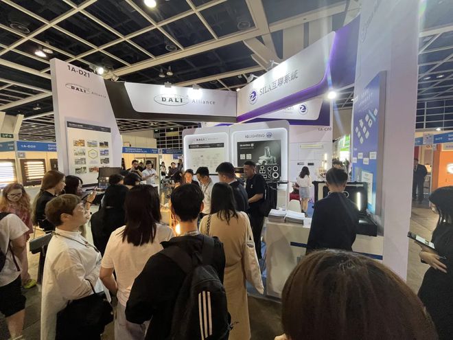 香港国际春季灯饰展盛大举行各企业产品亮点精彩呈现(图14) 香港国际春季灯饰展盛大举行各企业产品亮点精彩呈现(图14)
