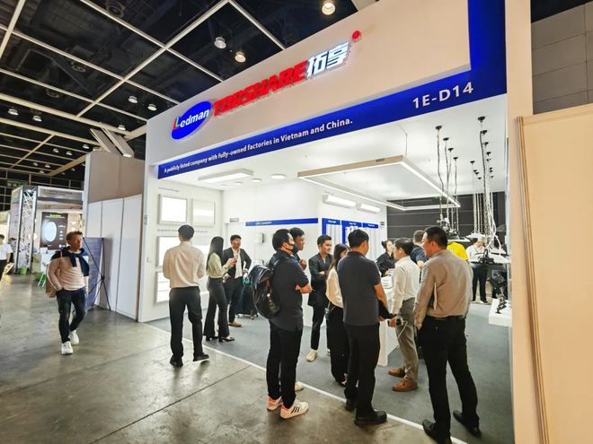 香港国际春季灯饰展盛大举行各企业产品亮点精彩呈现(图17) 香港国际春季灯饰展盛大举行各企业产品亮点精彩呈现(图17)