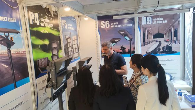 香港国际春季灯饰展盛大举行各企业产品亮点精彩呈现(图18) 香港国际春季灯饰展盛大举行各企业产品亮点精彩呈现(图18)