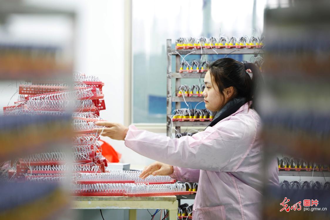 LED照明产品获“一带一路”沿线国家青睐(图1) LED照明产品获“一带一路”沿线国家青睐(图1)