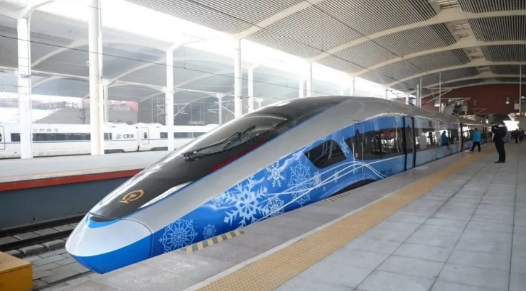 “瑞雪迎春”复兴号智能动车组亮相哈尔滨(图1)